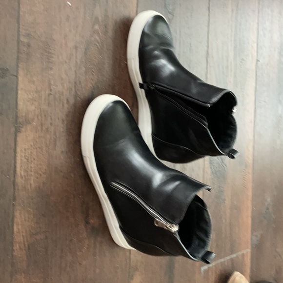 Black booties size 6.5 - Picture 3 of 5